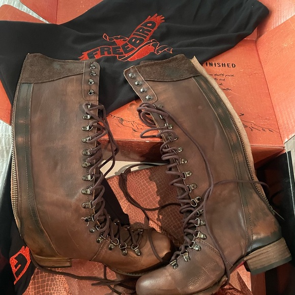 Boots - Picture 4 of 4